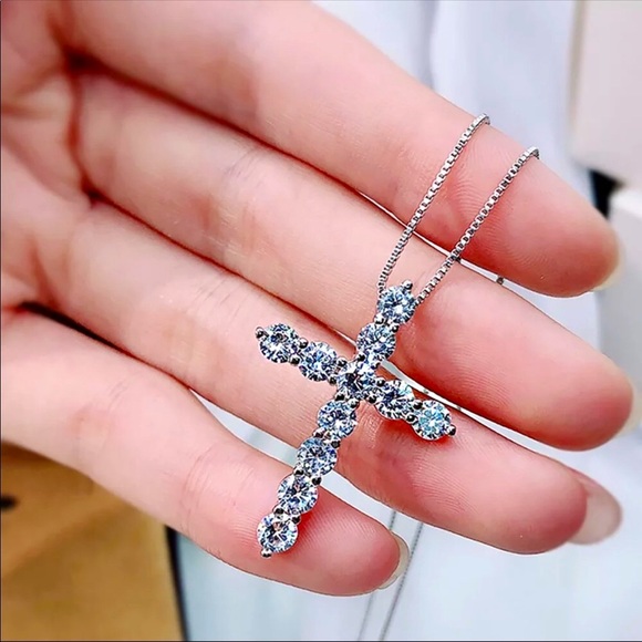 🌟Cross Sterling Silver Necklace - Picture 2 of 3